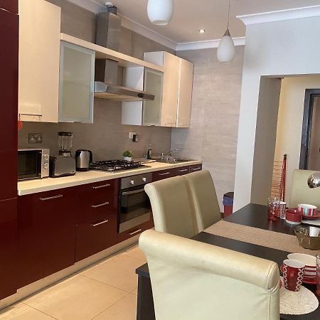 B Bakerstreet - Beautiful Two Bedroom Apartment Accra Extérieur photo