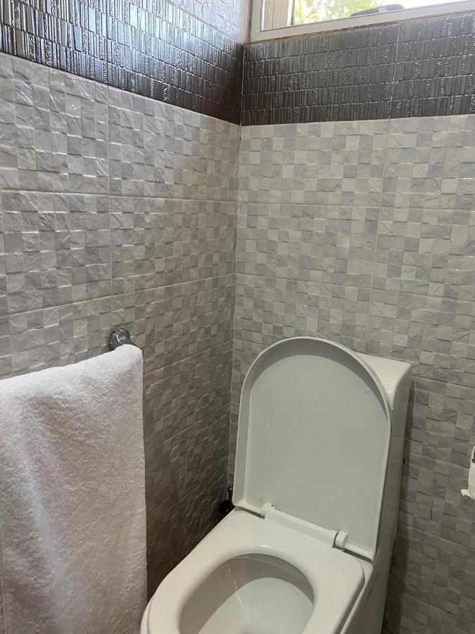 B Bakerstreet - Beautiful Two Bedroom Apartment Accra Extérieur photo