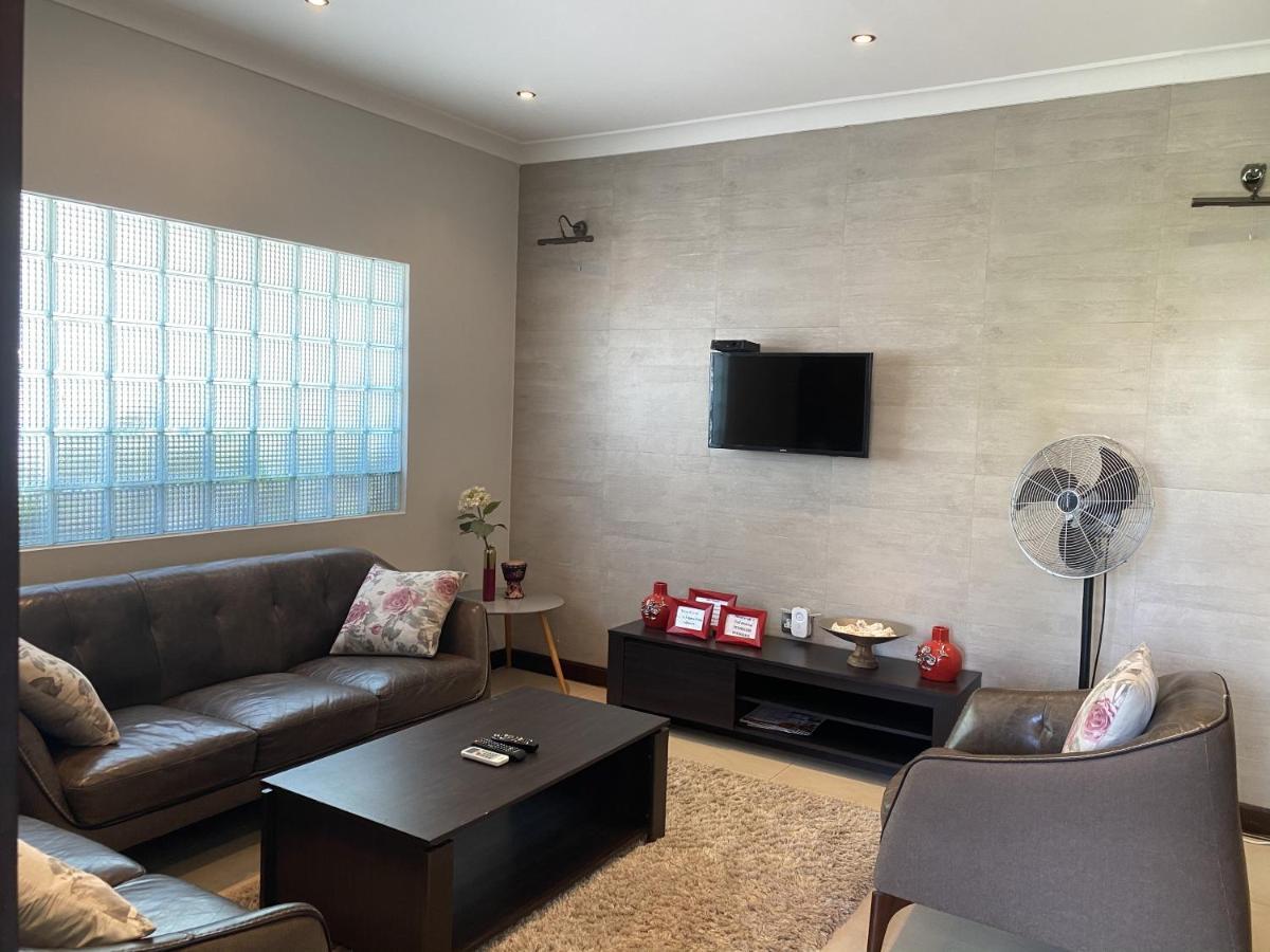 B Bakerstreet - Beautiful Two Bedroom Apartment Accra Extérieur photo